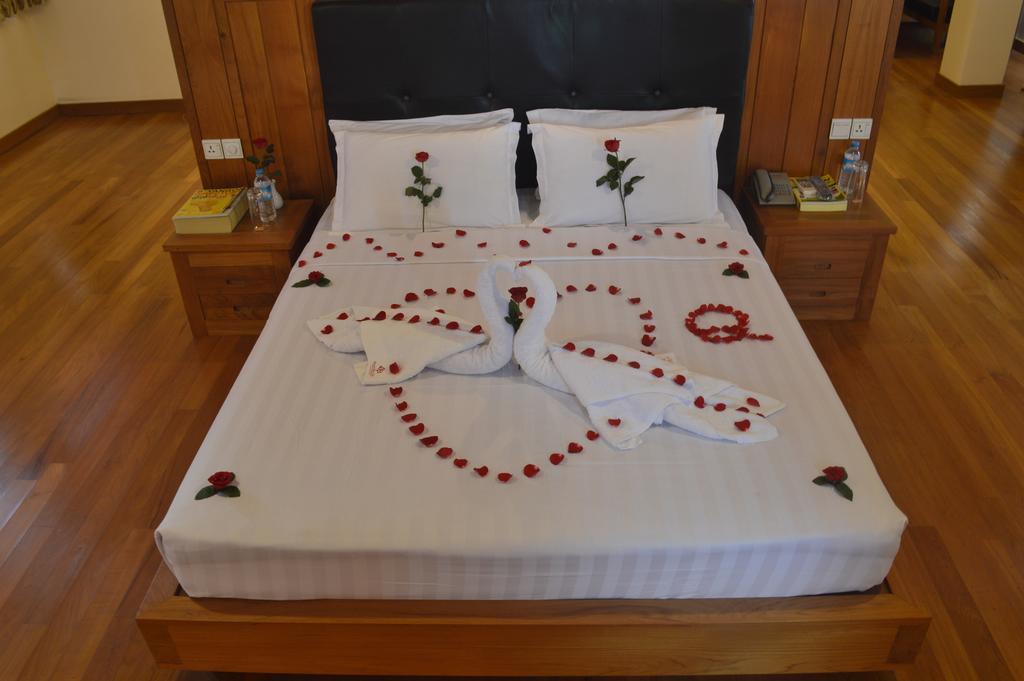 Queen'S Park Hotel Yangon Ngoại thất bức ảnh