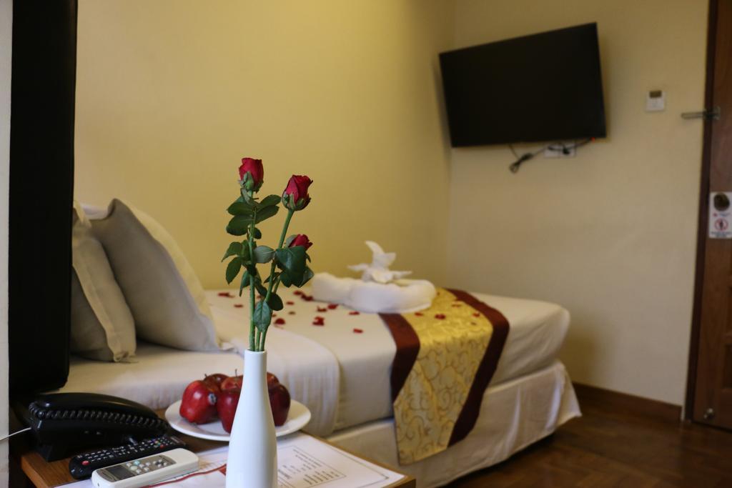 Queen'S Park Hotel Yangon Ngoại thất bức ảnh