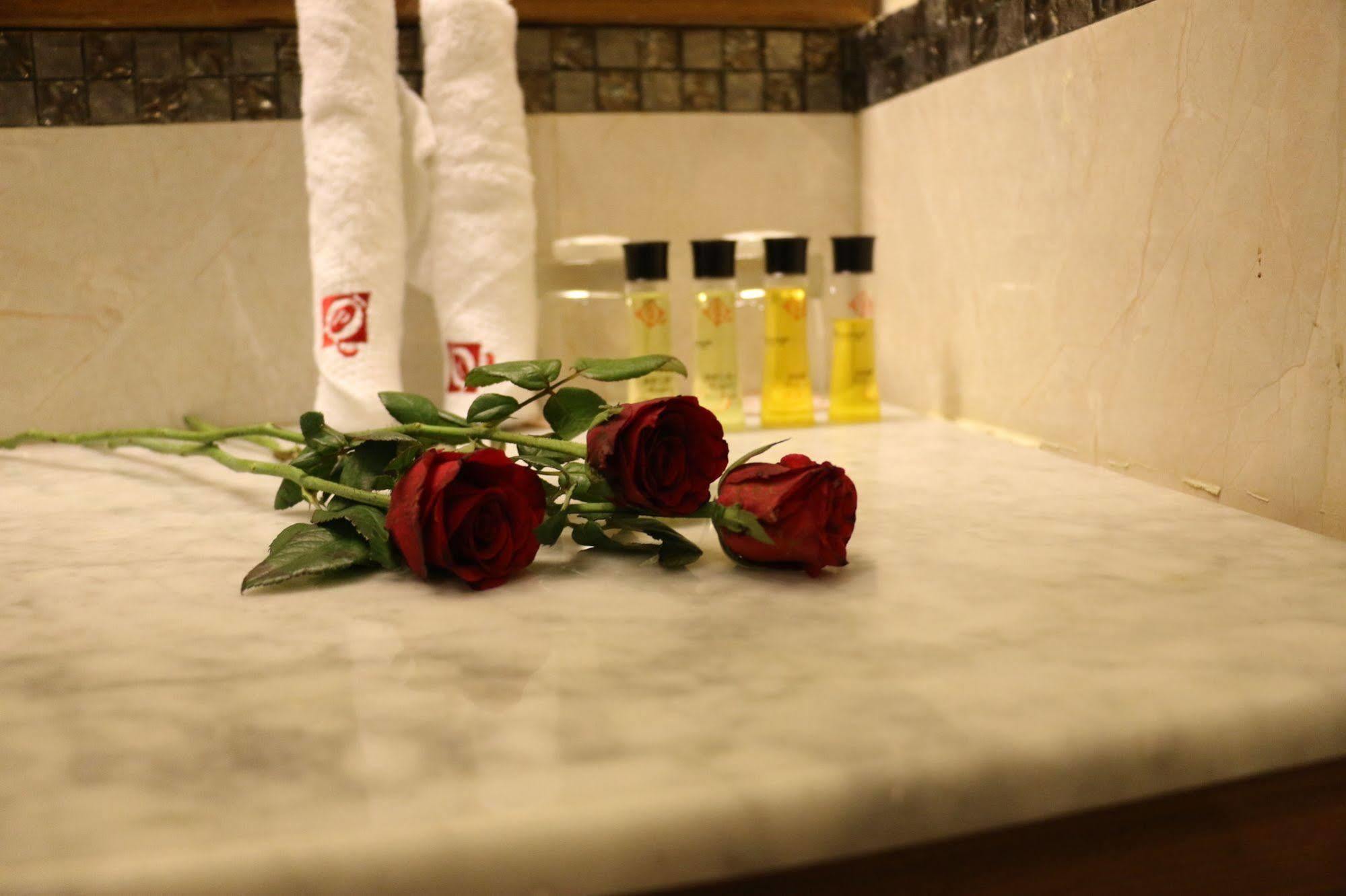 Queen'S Park Hotel Yangon Ngoại thất bức ảnh