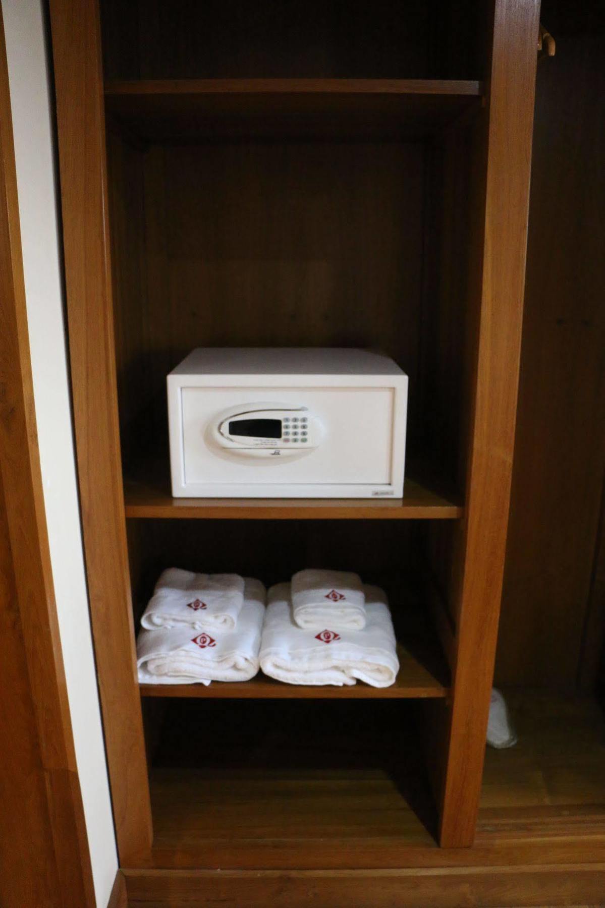 Queen'S Park Hotel Yangon Ngoại thất bức ảnh