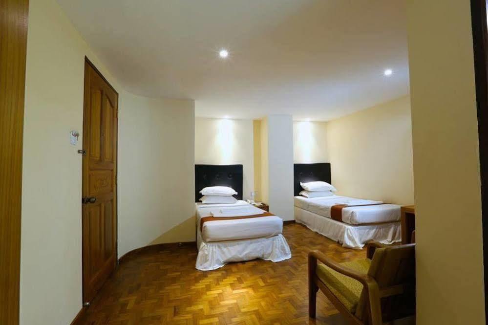 Queen'S Park Hotel Yangon Ngoại thất bức ảnh