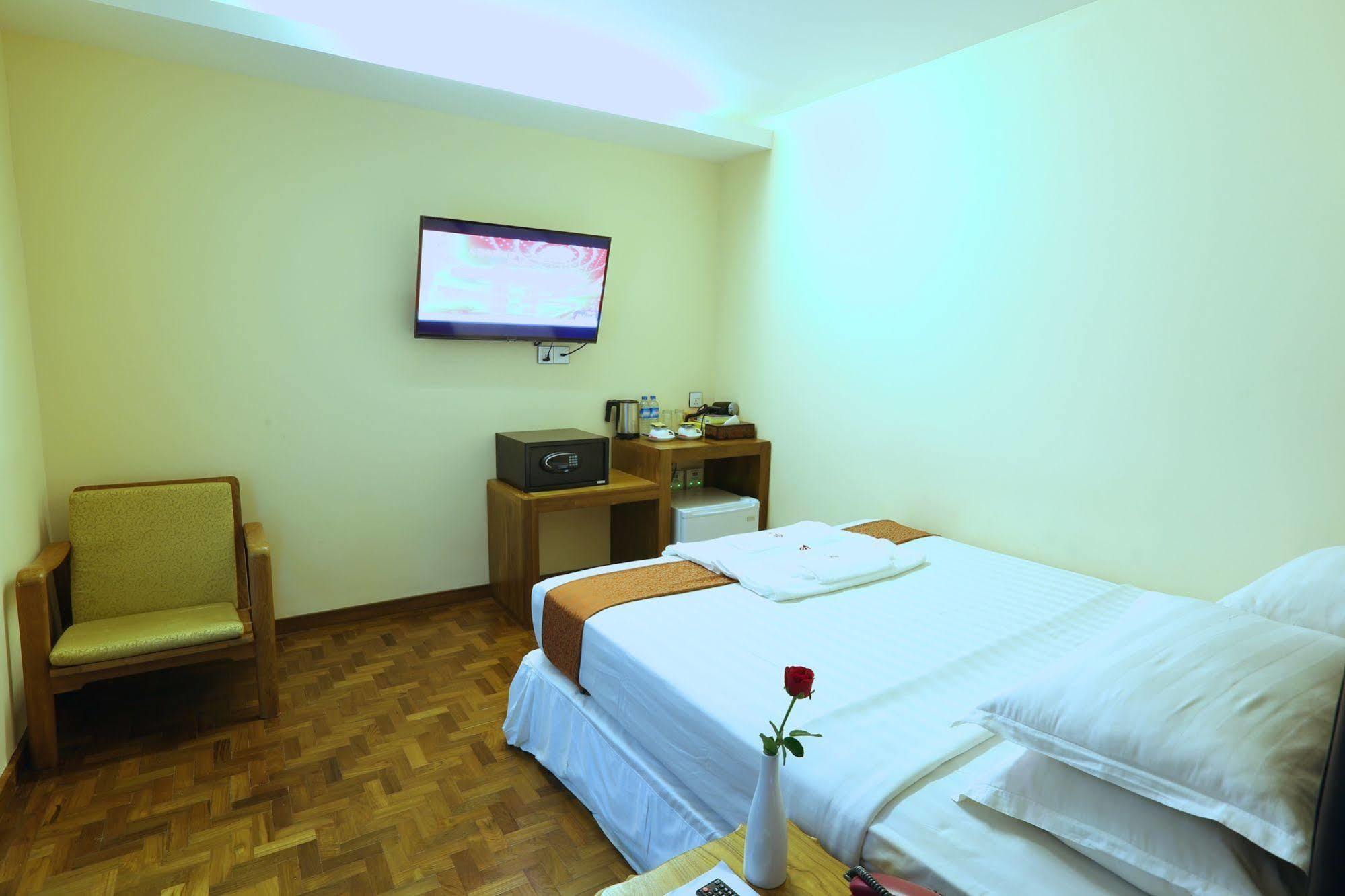 Queen'S Park Hotel Yangon Ngoại thất bức ảnh