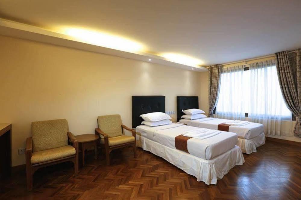 Queen'S Park Hotel Yangon Ngoại thất bức ảnh
